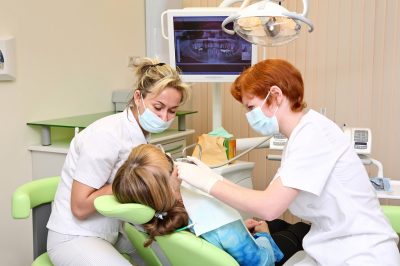 Pacjentka w gabinecie stomatologicznym