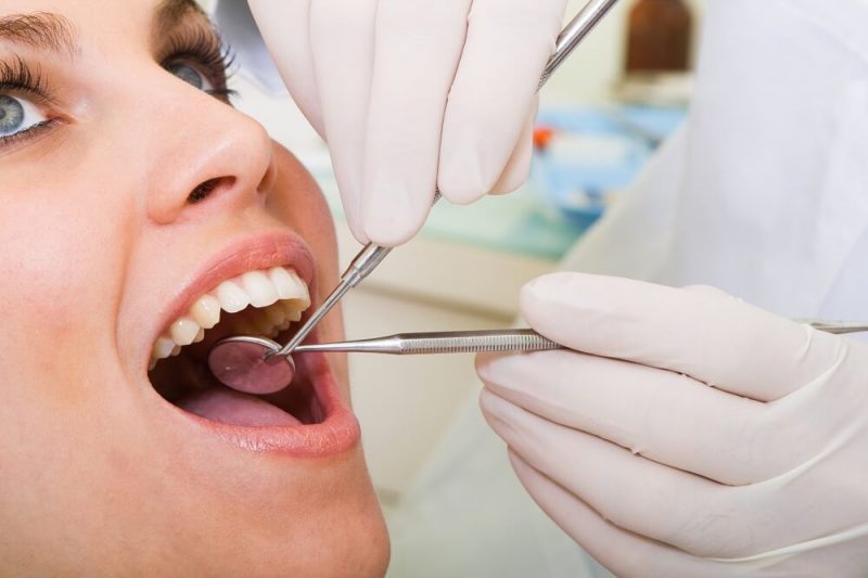 Zabieg implantacji zęba