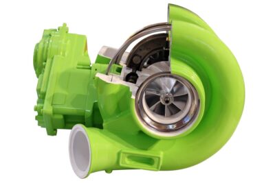 Zielona turbosprężarka z przekrojem, idealna do ilustracji tematu naprawa turbosprężarki.